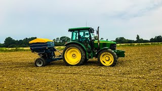 Spreading fertilizer John Deere 5820 & Bogballe spreader