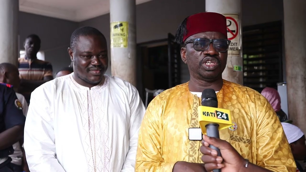 Visite de l’honorable Aboubacar Sidiki Fomba Chez le guérisseur kolotougou massa Tidiane