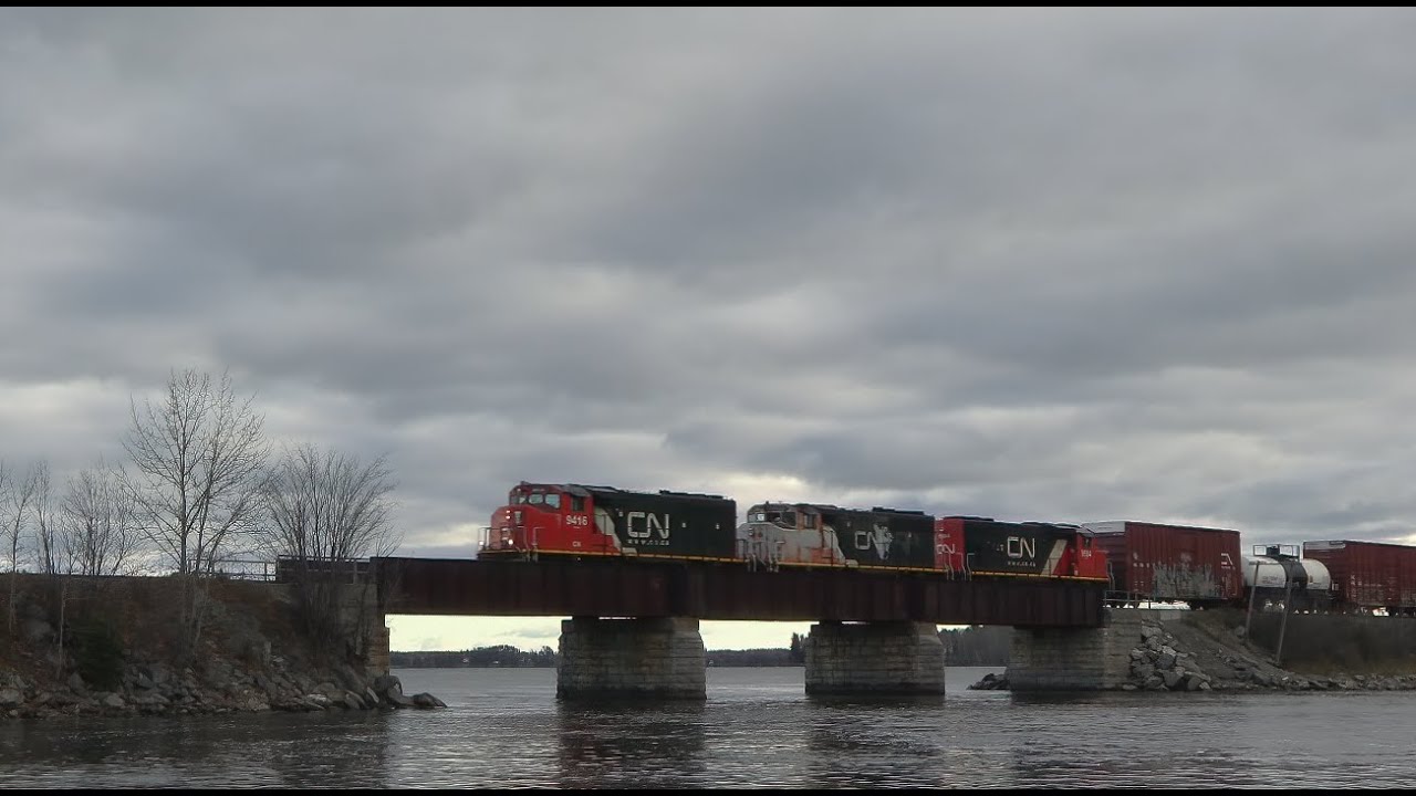 CN 531:WB avec CN 9416 a Chambord/Qc 4 novembre 2023 - YouTube