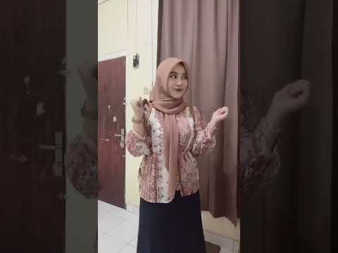 [tiktok]Jilbab GOYANG Rok span nya hitam dan licin..