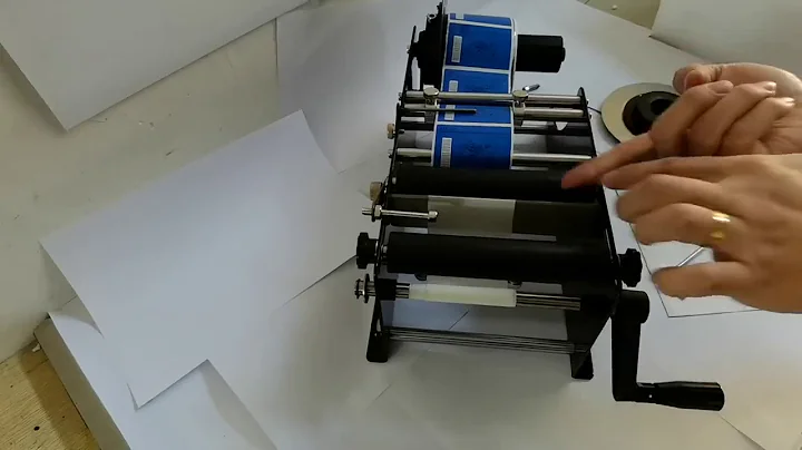 MT-30 Manual Round Bottle Labeling Machine Beer Cans Wine Adhesive Sticker Labeler Packing Machine