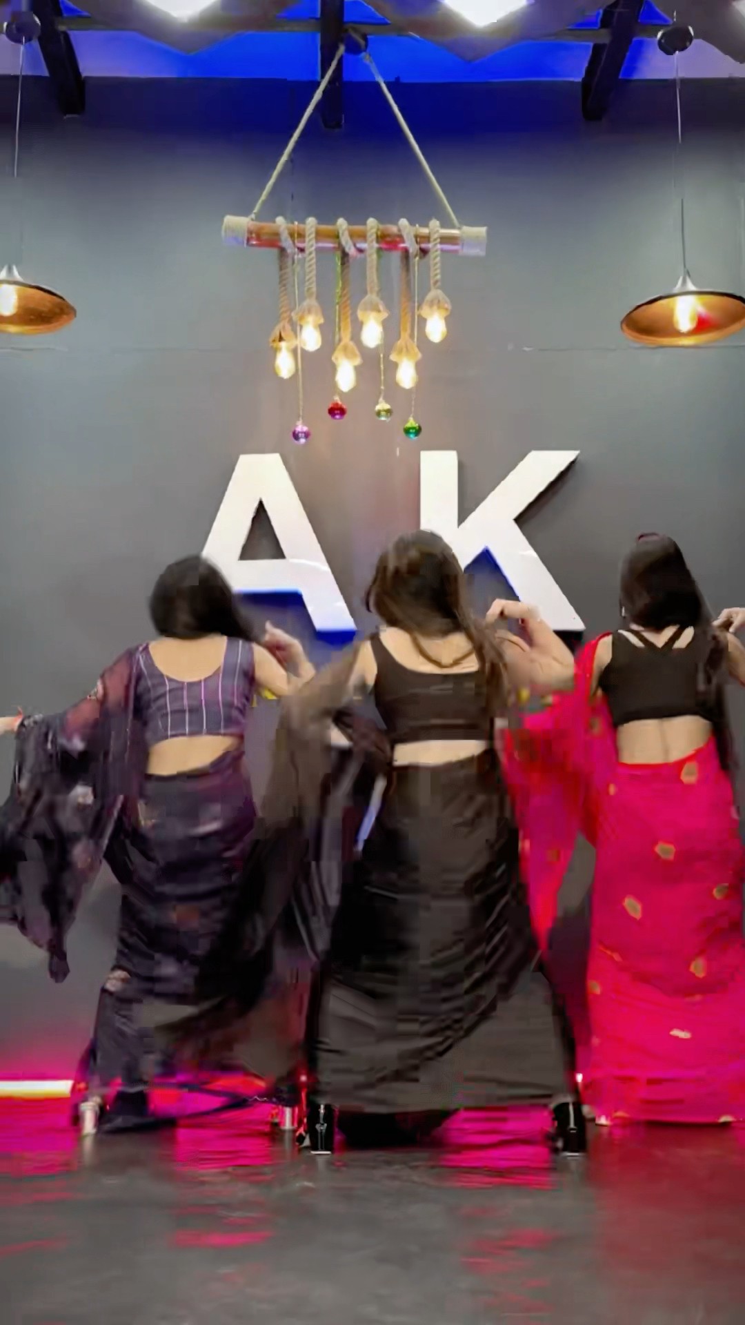 Hook raja ji? #youtube #ytshorts #trending #viralvideo #girl #trio #dance #upneetkaur