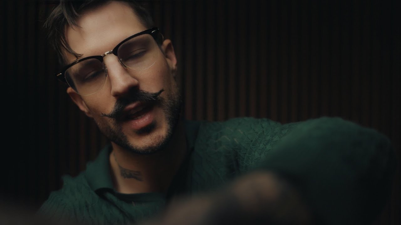 ASMR Hubby Gives You a Shoulder Massage Because You Deserve It (CLOSE WHISPERS, OIL AND HAND SOUNDS)