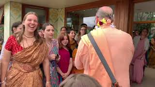 Greeting HH Indradyumna Swami Srila Gurudeva ~ London Vyasa Puja 25.06.2022
