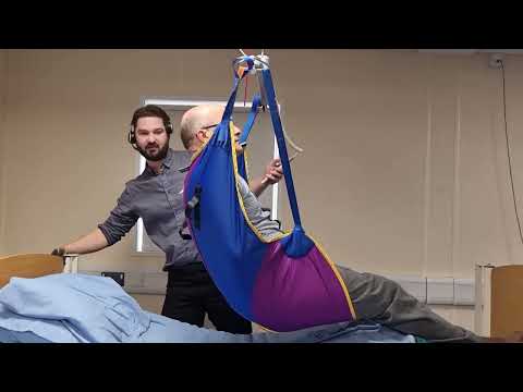 Hoisting - Fitting and Removal of a Universal Sling in a Lying Position
