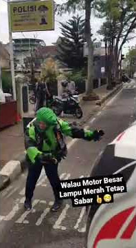 Walau motor besar lampu merah tetap sabar (IMBI SOLO)