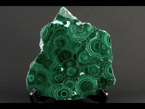 【原石一部研磨】マラカイト-6 マラカイト (孔雀石) 原石 一面磨き 610g / Malachite - YouTube