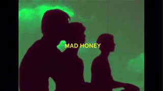 mad honey - She's an Angel (Lyric Video) Resimi