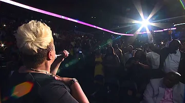 Tamela Mann Performs 'Take Me To The King' Live