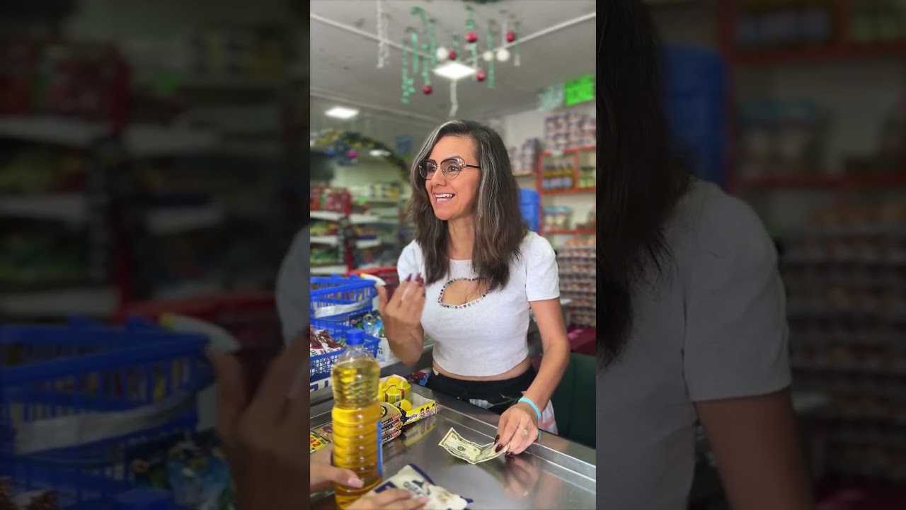 Le intentaron pasar un billete que no vale aprovechando la gente en la fila que no te pase lo mismo.