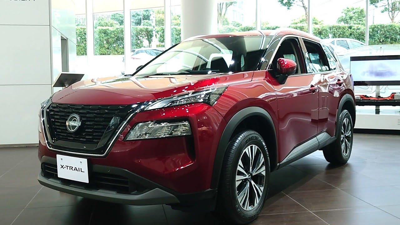 日産 エクストレイル X 【 e-4ORCE 3列車】カーディナルレッド（特別 