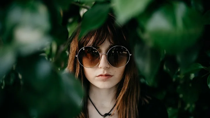 How to Pose Friends Who Aren't Models (Portrait Photography) - DayDayNews