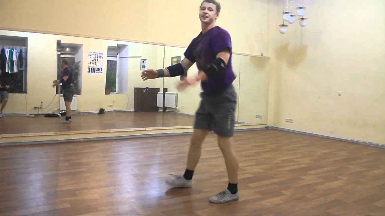 С твиста на локтях в реверс на локте (Elbow twist - elbow revers)
