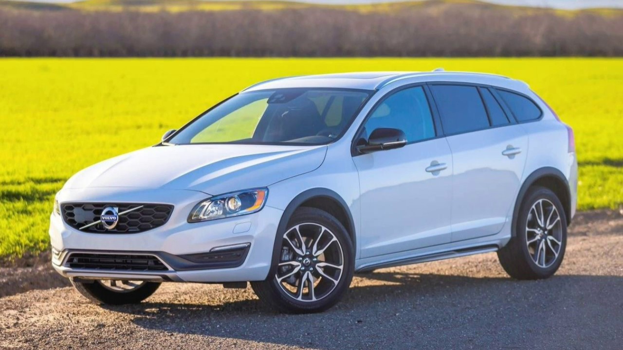 first impressions game Volvo V60 Cross Country 2017 Car Review