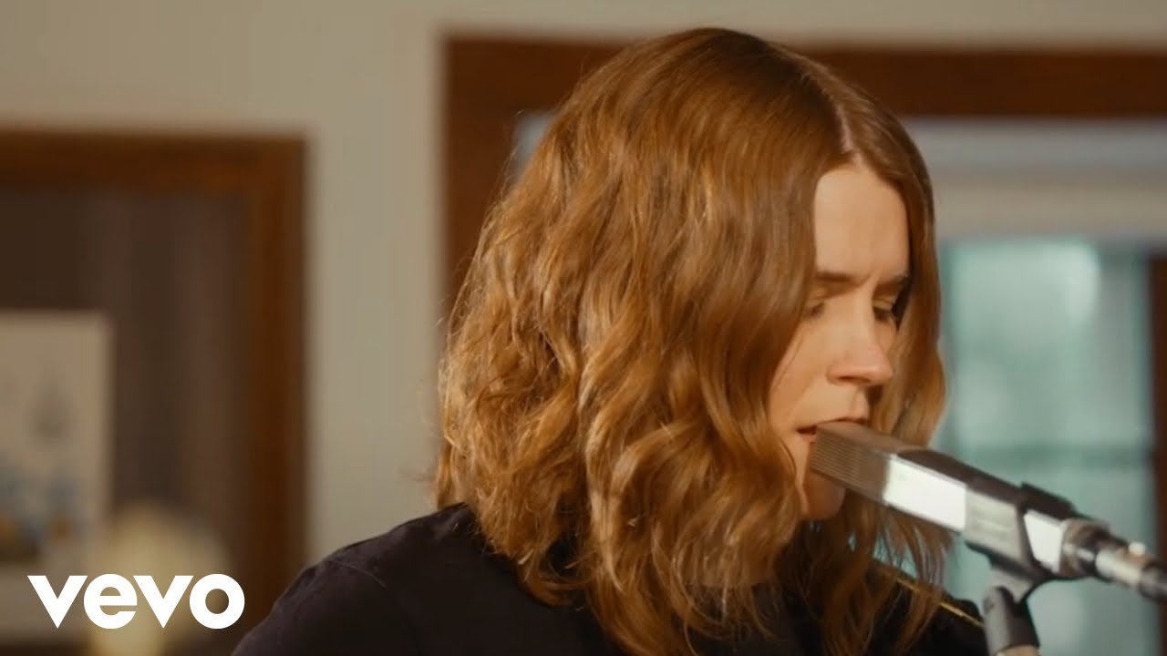 在 YouTube 上觀看「Jenny Owen Youngs - Knife Went In (Live)」