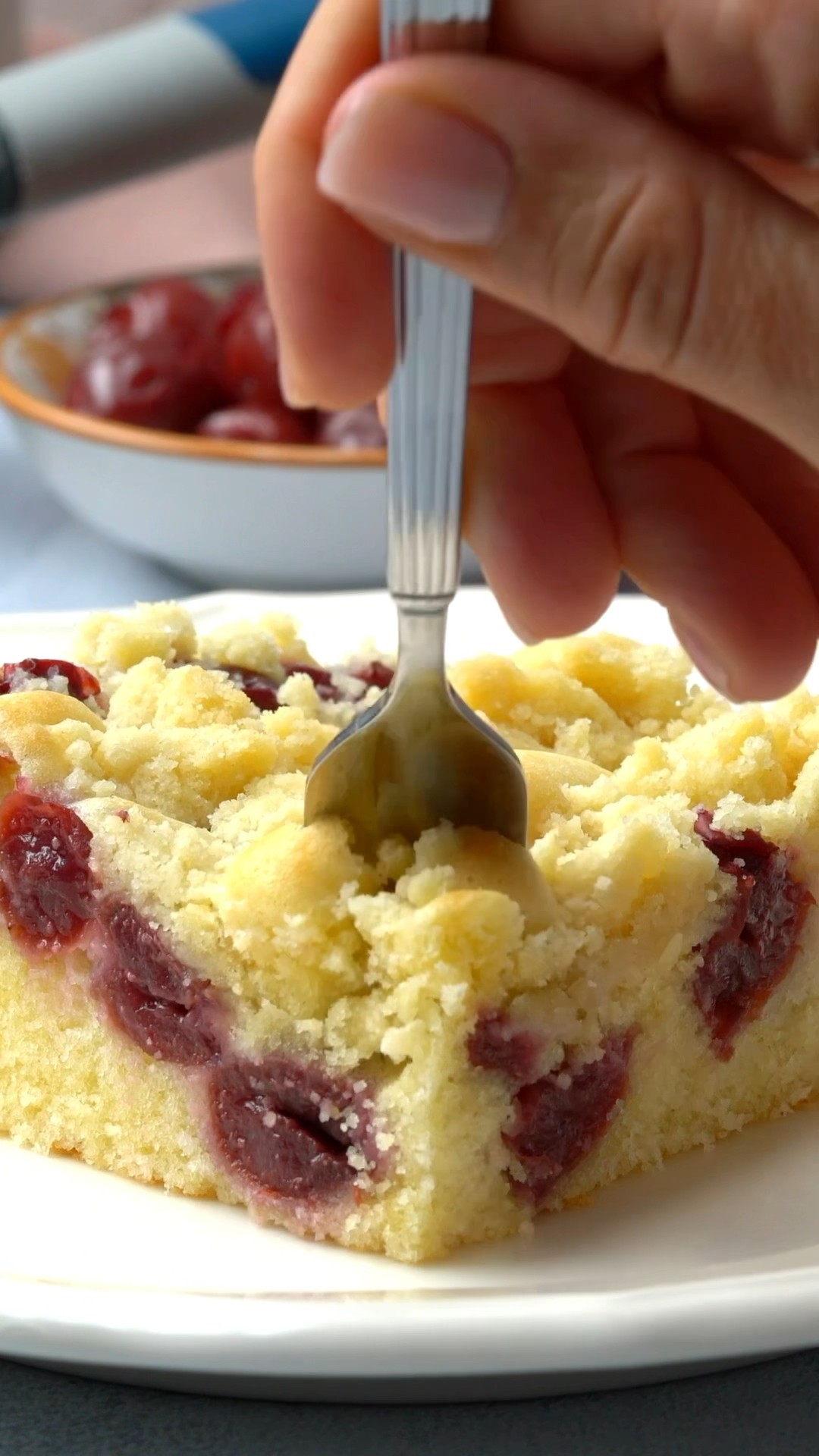 Kirsch-Streusel-Kuchen 🍰🍒 #EinfachTasty #Blechkuchen #Kirschstreusel # ...