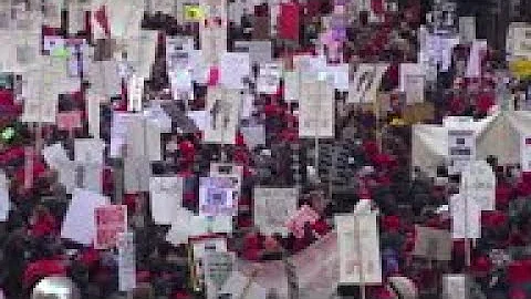 March by striking teachers fills Chicago streets