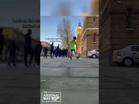 AMAZING! | Arsenal Star Oleksandr Zinchenko Gets Nutmegged During Kickabout With Young Fan 😍 #Shorts