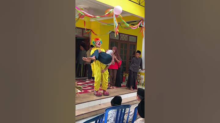 Kakek di nina bobo sama badut