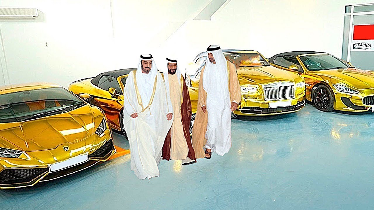 Купить в дубае с доставкой. Золотая Ламба шейха Дубая. Золотая машина шейха. Золотой Роллс Ройс шейха Дубая. Король Абу Даби.