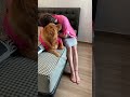 家人们谁懂啊，我该怎么办#萌宠 #萌宠出道计划 #搞笑#美女#金毛
