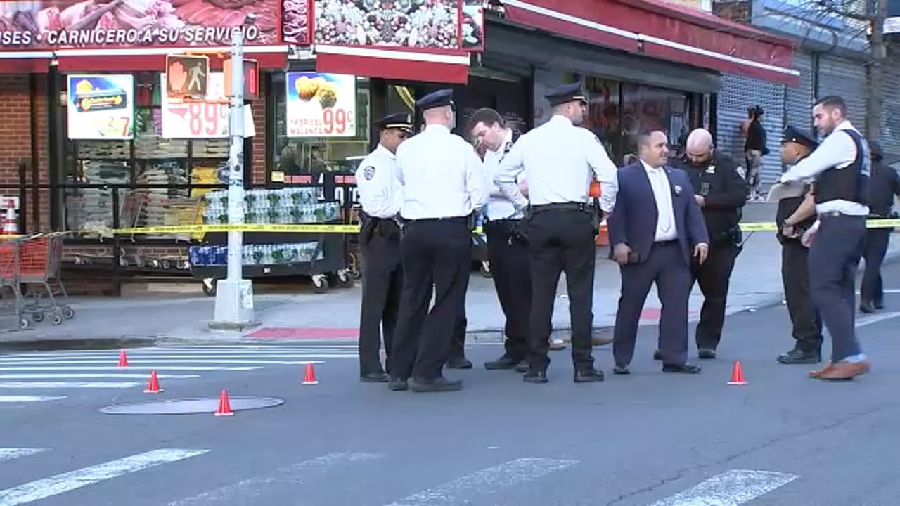1 dead, 3 others shot by gunmen riding scooters in the Bronx - YouTube