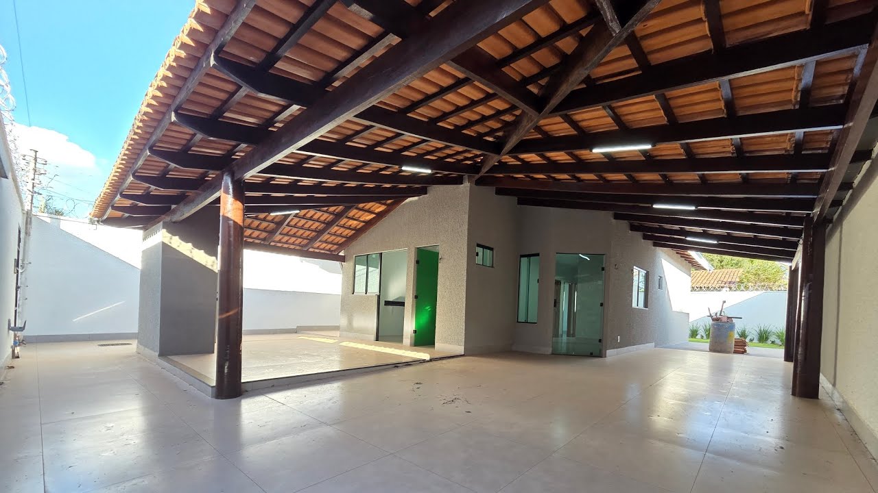 CASA À VENDA NO JARDIM LUZ, 3 QUARTOS,  SUÍTE,  ÁREA GOURMET,  QUINTAL, 2 MIN DO BURITI SHOPPING