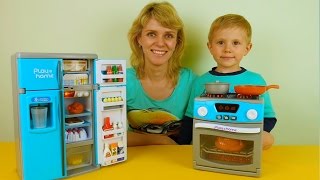 Весёлая кухня с малышом Даником - Исследуем холодильник. Развивающее видео для детей