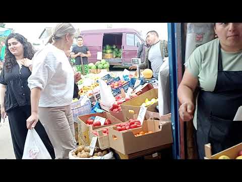 Почеп. А что, так можно??? Разрешение директора рынка? А 🚾 не мешает, находящийся рядом с фруктами?