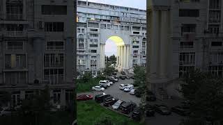 ЭТА АРКА ДЕЛИ Т ЖИЗНЬ ПОПОЛАМ! 🏢🇬🇪 НАШ ПЕРВЫЙ ДЕНЬ В БАТУМИ #shorts