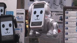 スマホで動く犬ロボット 東京おもちゃショー開幕