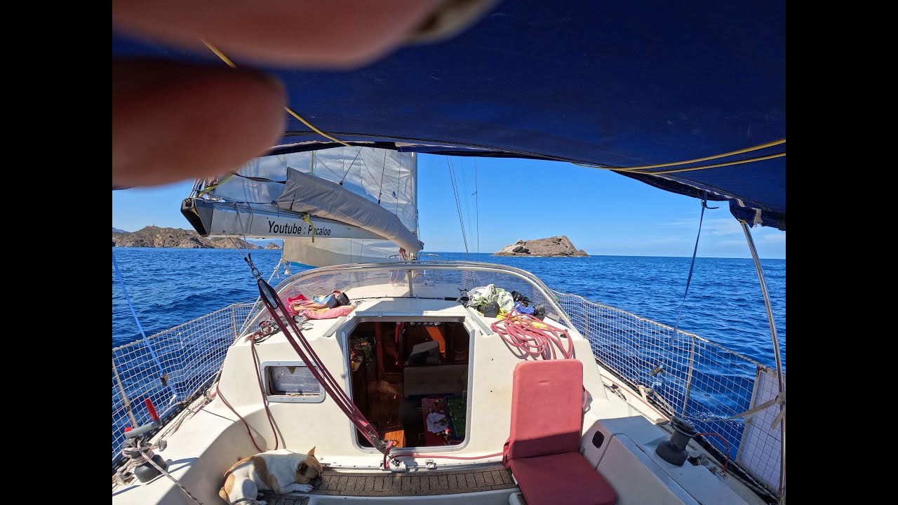 Comment je choisi mon mouillage .On longe la cote sud de Majorque avant le continent en voilier