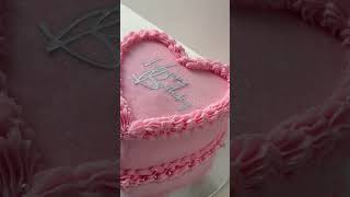 How to add glitter on a heart cake