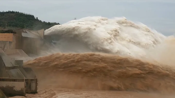 Xiaolangdi Reservoir on Yellow River discharges water - DayDayNews