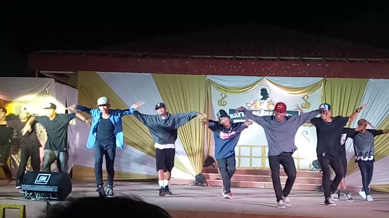 Umingan dance group.