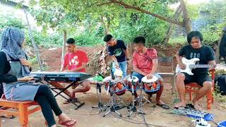 Cover dangdut PAYUNG HITAM vok Riska ft O.M THE LADOUCK(fersi latihan)
