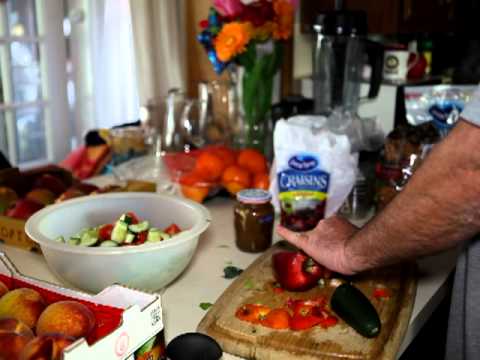 Day 3 of 30 eating a a HUGE healthy salad for weight loss 30 lbs in 30 days