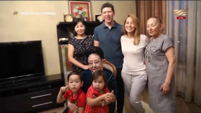 Майлы жопа GIF суреттері Ұйықтап жатқан қыздар сиқырды сорып алады