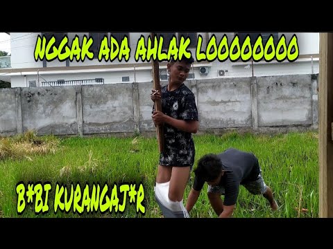 DI PLOROTIN CELANA DIDEPAN UMUM - GORONTALO