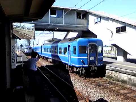 BSデジタル号、有佐駅でリレーつばめに追い抜かれる