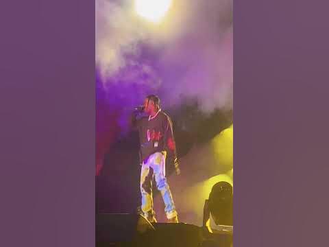 Travis Scott Dancing in Front of Screaming For Help Fans - YouTube
