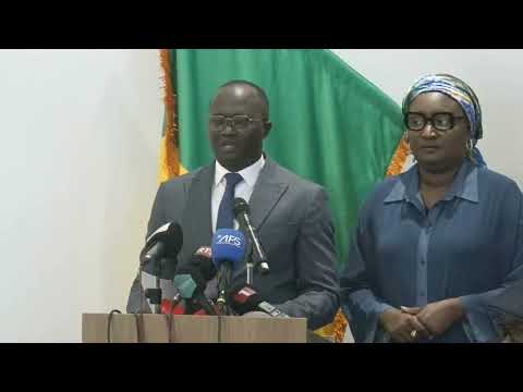 Discours du Ministre Yankhoba Diemé : remise drapeau aux lions du basketball