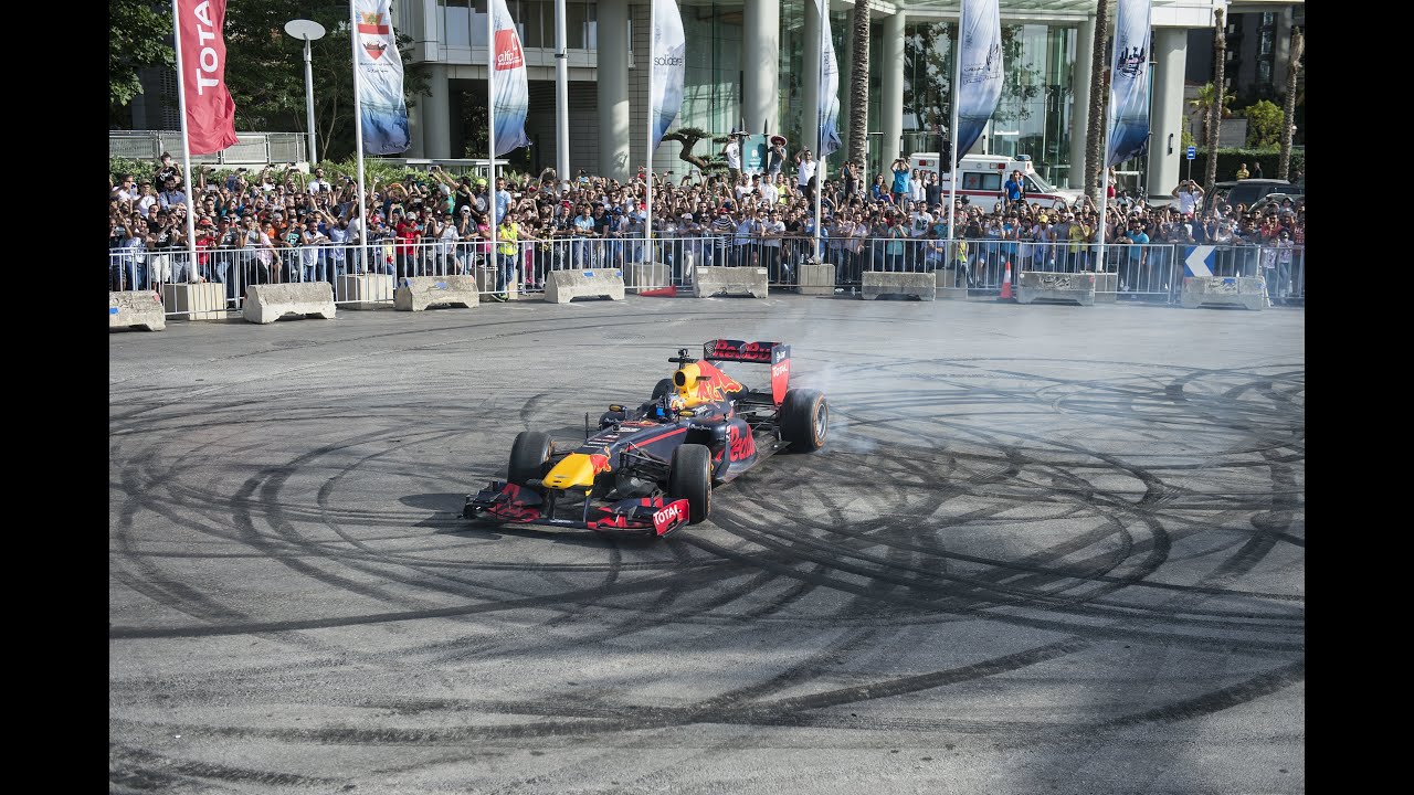 Flagermus Neuropati astronomi Red Bull F1 Show Run, Beirut - Carlos in action - YouTube