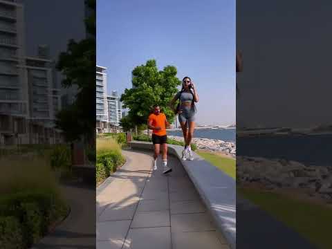 بالفيديو شاب يحمل لاميتا فرنجية ويركض بها