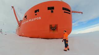 Подготовка к выгрузке в Антарктиде