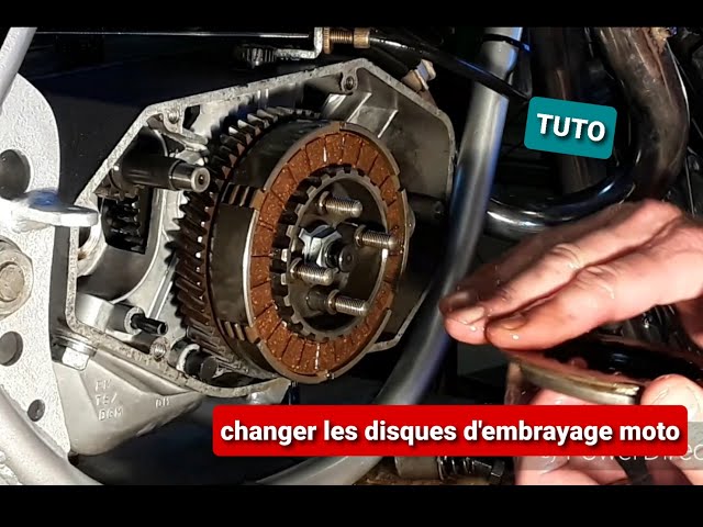 CHANGEMENT DES DISQUES GARNIS D'EMBRAYAGE MOTO 