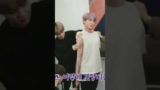 things did you noticed park jimin hand poor jimin 🤣 i can't stop laughing 😑😑#bts #jimin #shorts