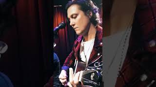 Synyster Gates (Avenged Sevenfold) playing Roman Sky (intro)
