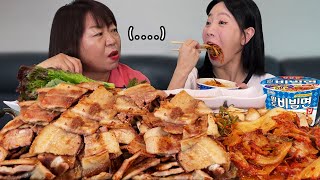 3kg of Pork belly and Bibimmyeon(Sweet and spicy noodles) Mukbang with my motherㅣEating showㅣASMR