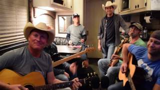 Kevin Fowler "Right Or Wrong" George Strait Tribute chords